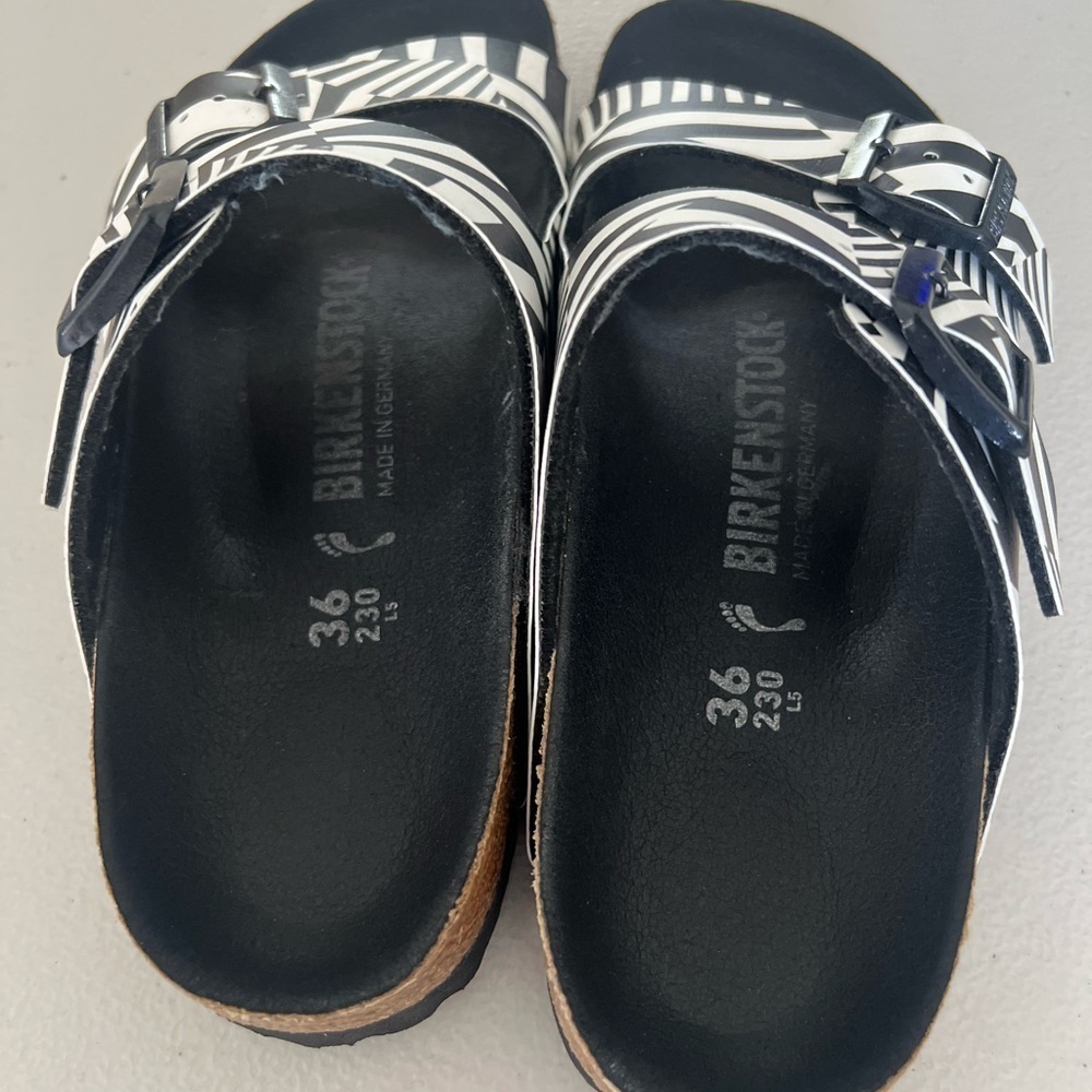 Birkenstock Black and White Zebra Print Sandals Anthropologie Sold Out Sz 6 - Picture 3 of 13